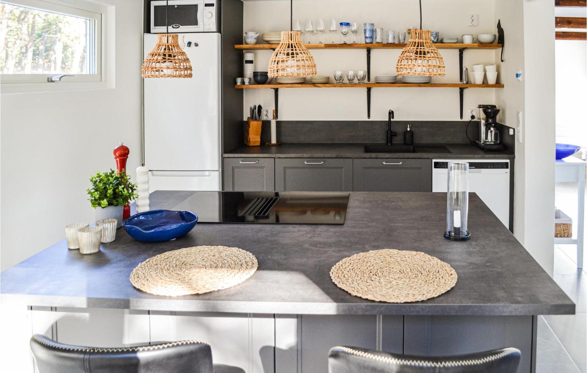 Gorgeous Home In Borrby With Wifi Extérieur photo