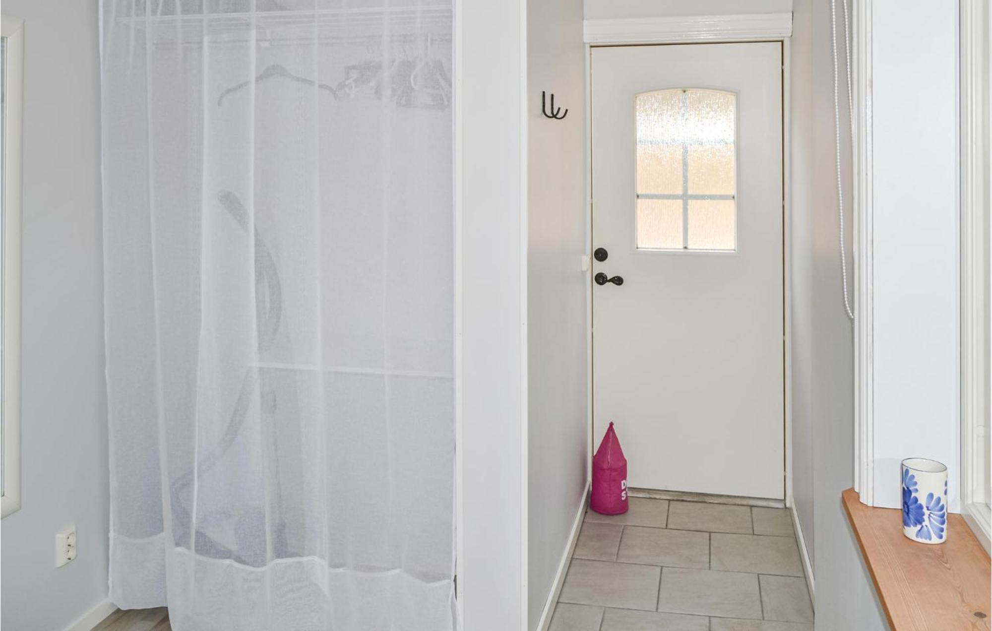 Gorgeous Home In Borrby With Wifi Extérieur photo