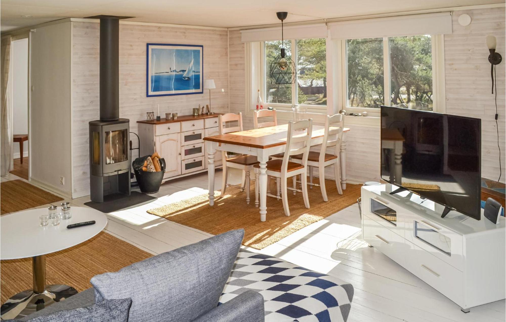 Gorgeous Home In Borrby With Wifi Extérieur photo