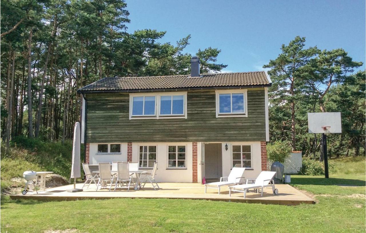 Gorgeous Home In Borrby With Wifi Extérieur photo