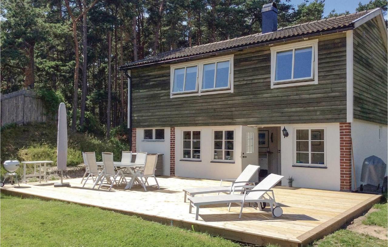 Gorgeous Home In Borrby With Wifi Extérieur photo